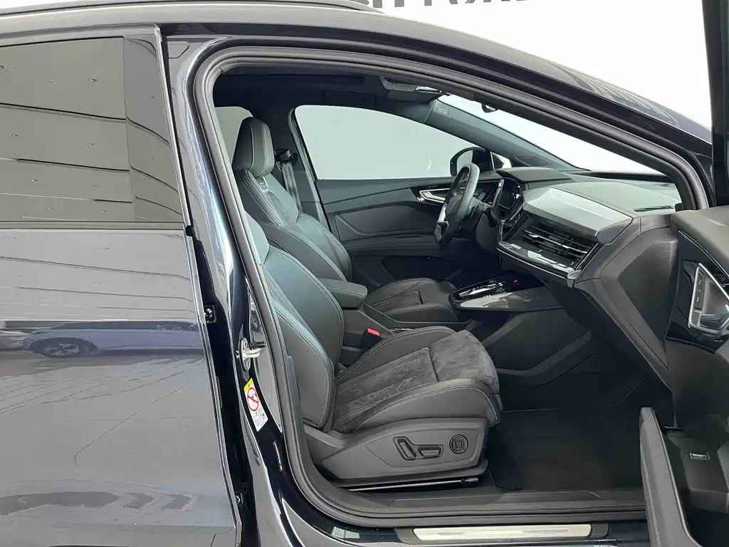 Audi Q4 e-tron — фото 10