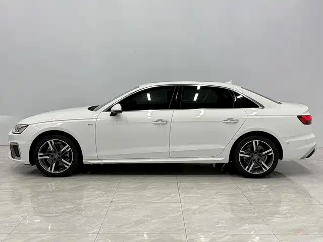 Audi A4L — фото 2