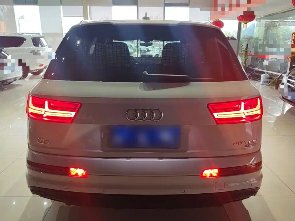 Audi Q7 — фото 5