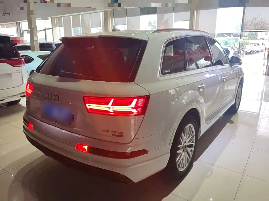 Audi Q7 — фото 6