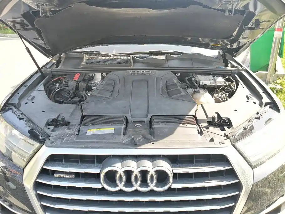 Audi Q7 — фото 10
