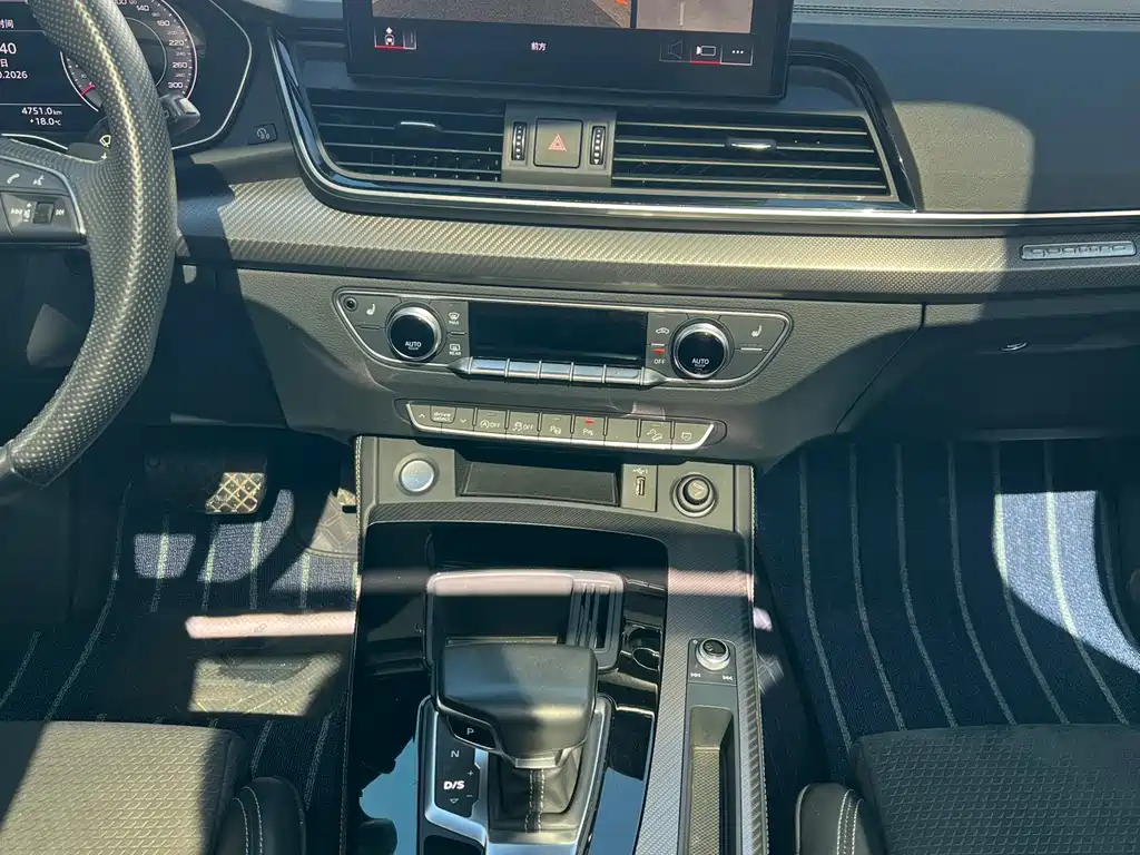 Audi Q5L Sportback — фото 7