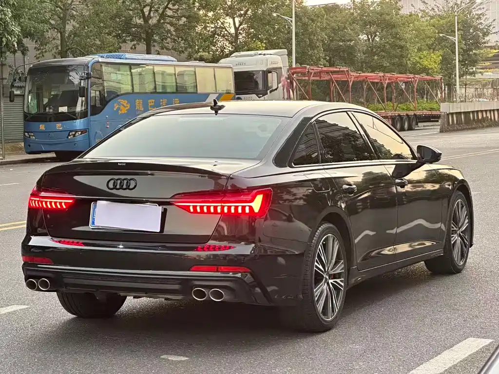 Audi A6L — фото 21