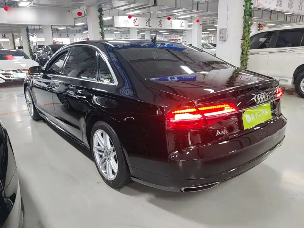 Audi A8 — фото 4