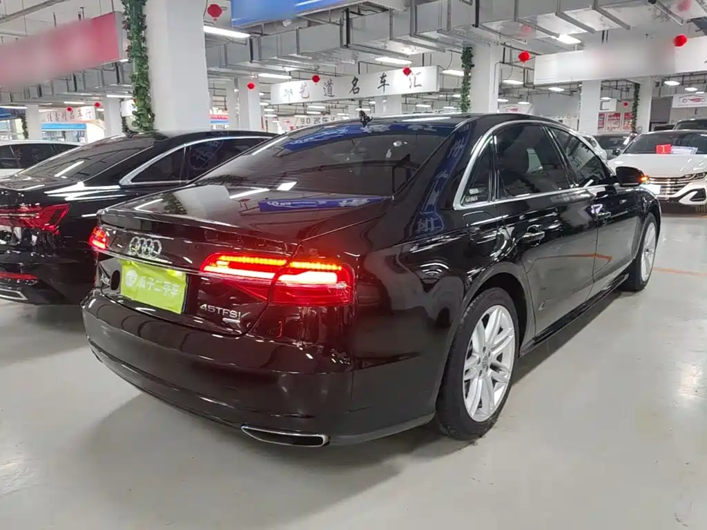 Audi A8 — фото 6