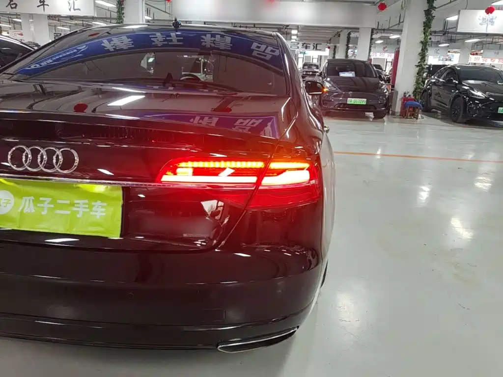 Audi A8 — фото 7