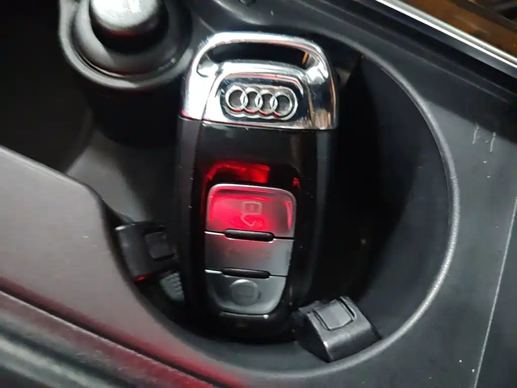 Audi A8 — фото 8