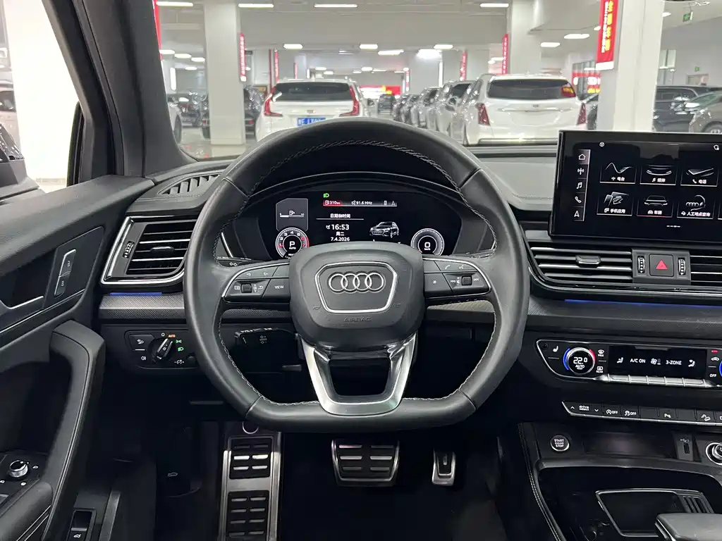 Audi Q5L — фото 9