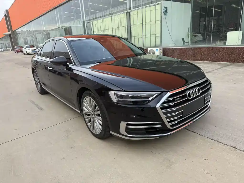 Audi A8 — фото 3