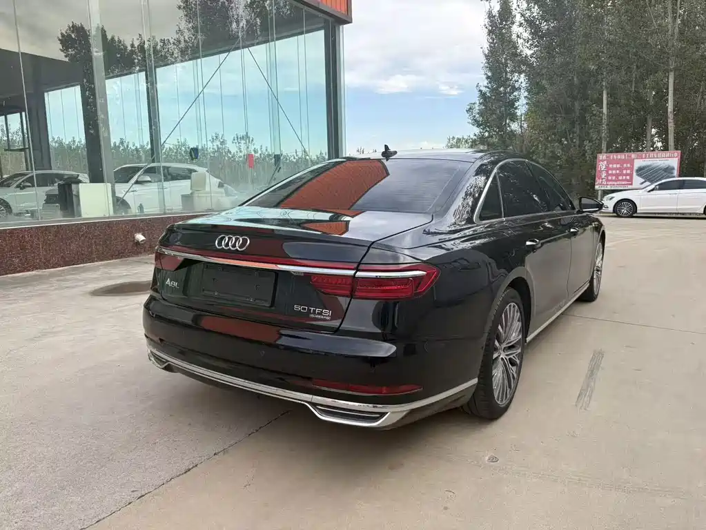 Audi A8 — фото 4