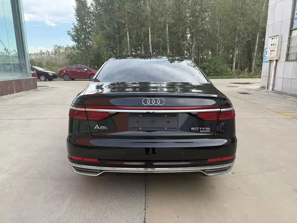 Audi A8 — фото 5