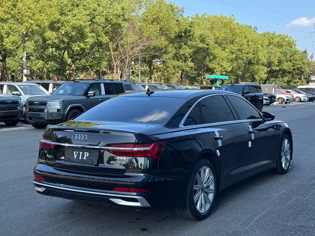 Audi A6L — фото 18