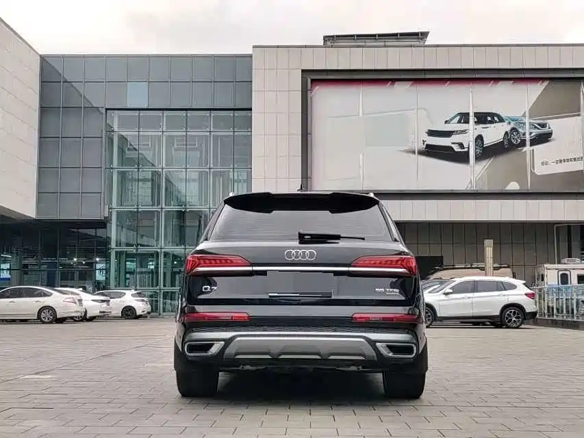 Audi Q7 — фото 8