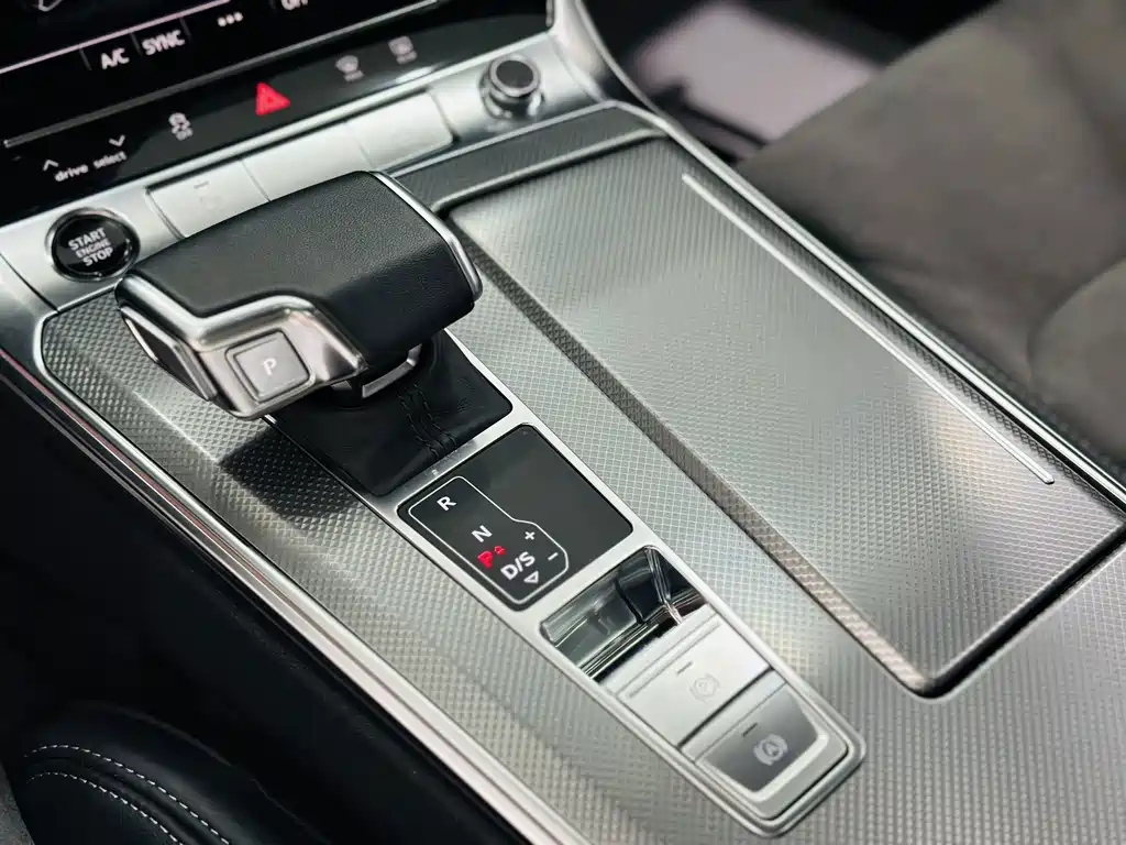 Audi A6L — фото 10