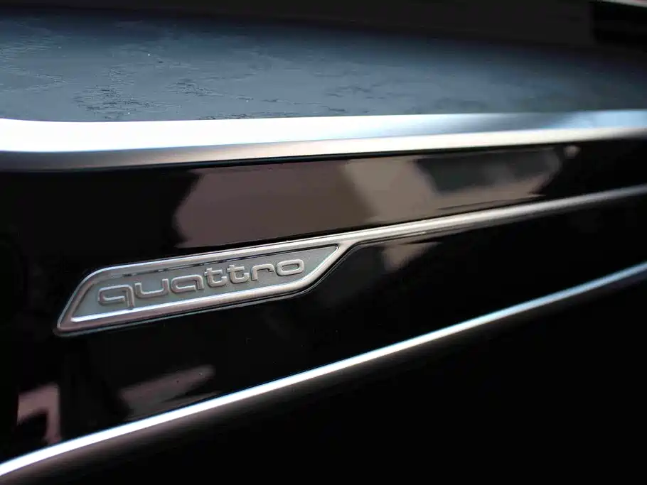 Audi A6L — фото 9