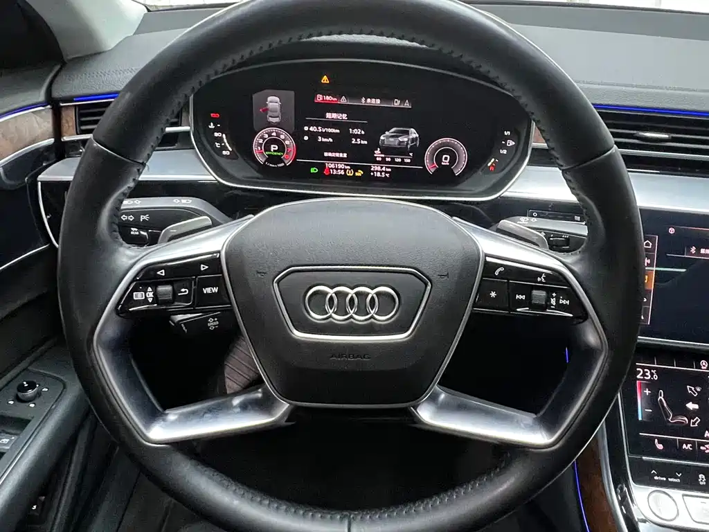 Audi A8 — фото 13