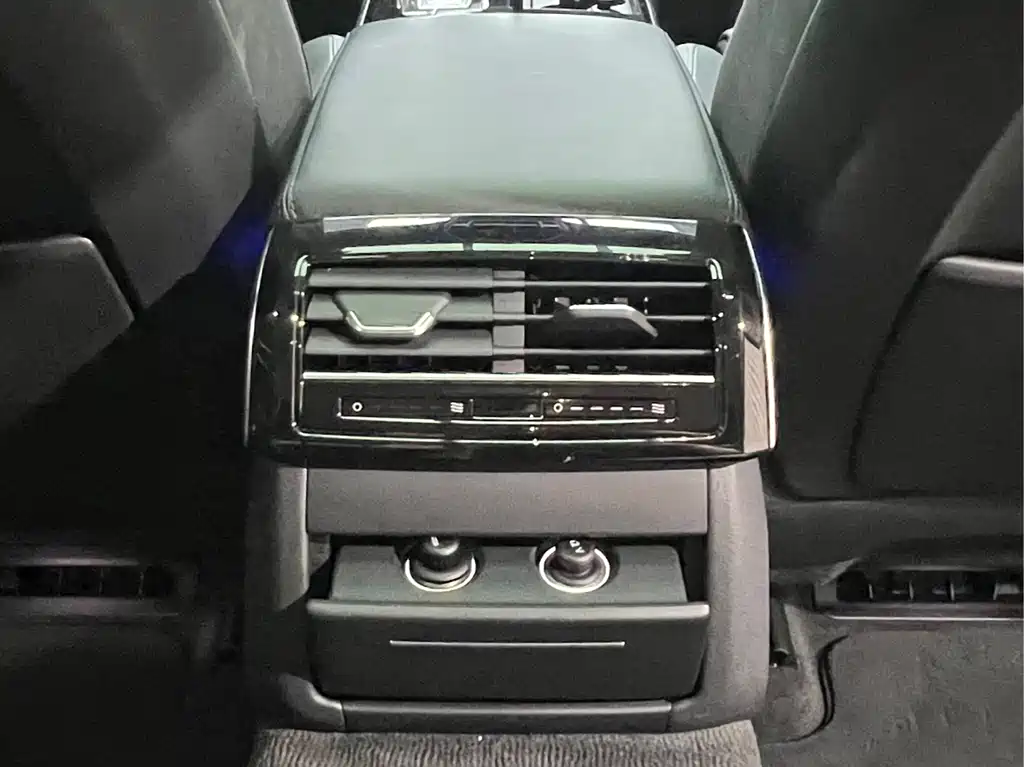 Audi A8 — фото 19
