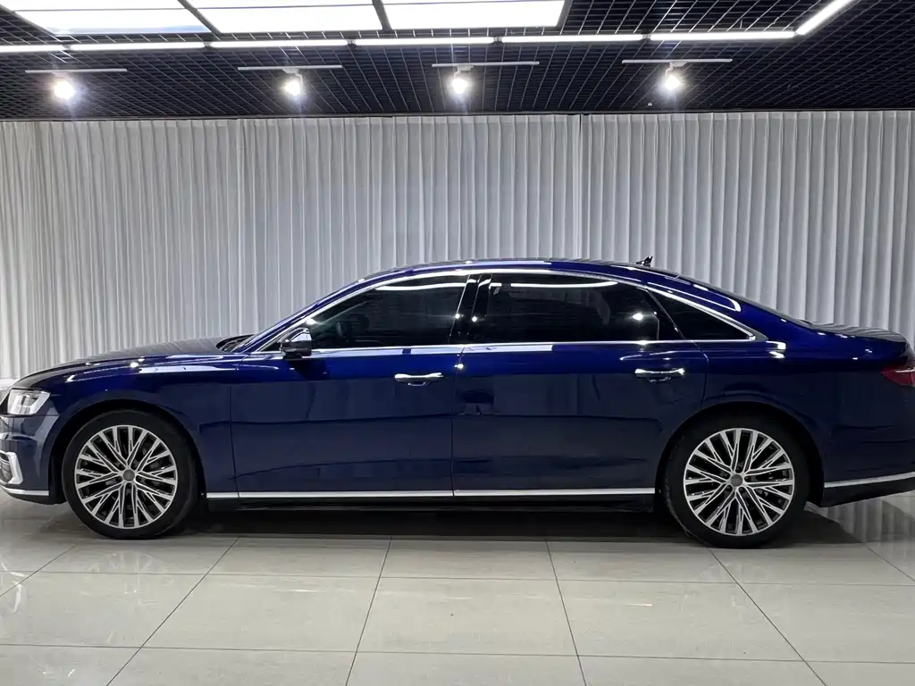Audi A8 — фото 3