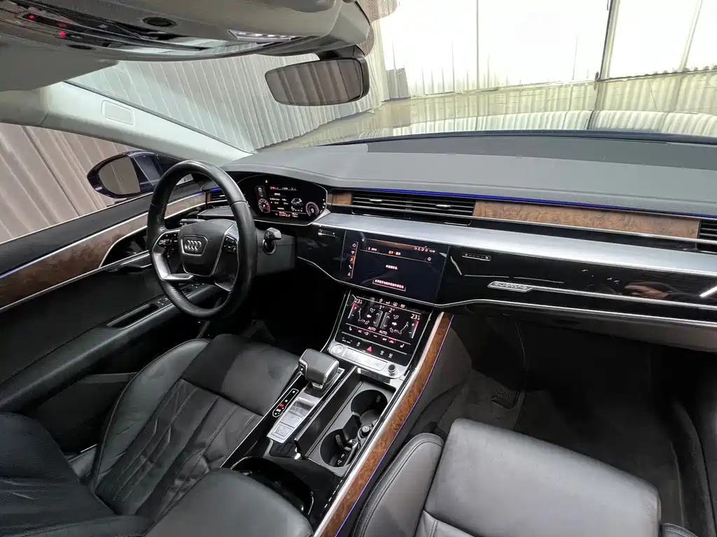 Audi A8 — фото 23