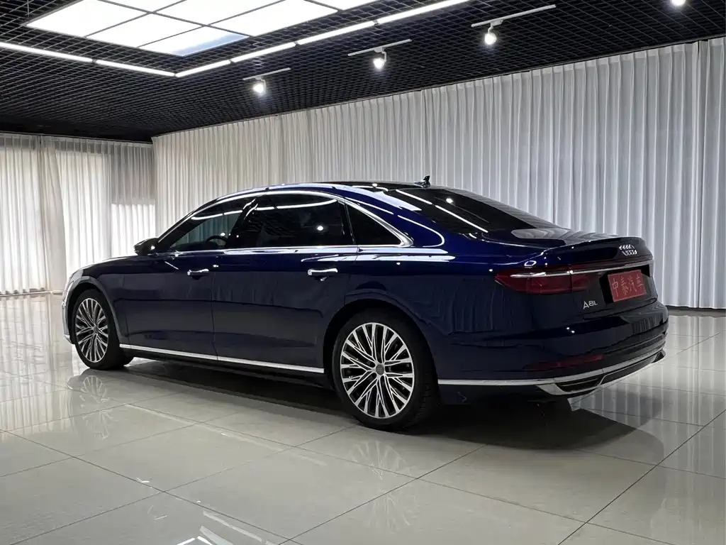 Audi A8 — фото 4
