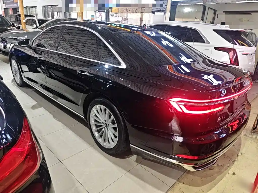 Audi A8 — фото 4
