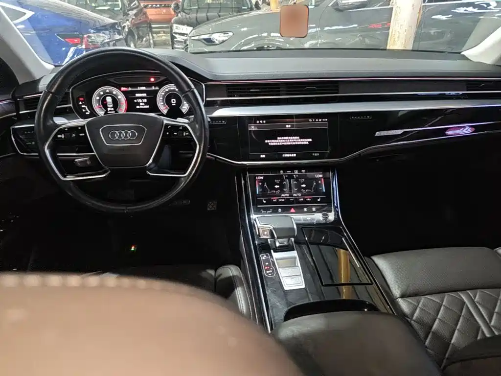 Audi A8 — фото 9