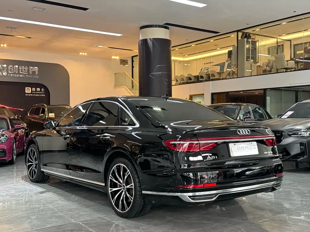 Audi A8 — фото 4