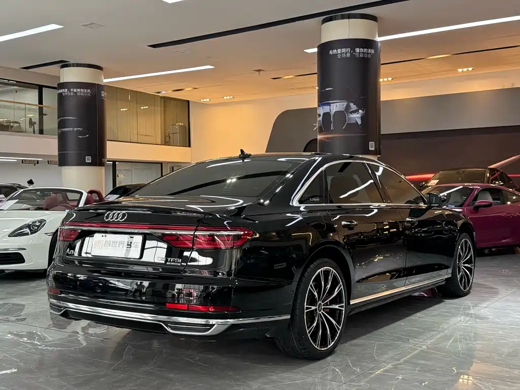 Audi A8 — фото 6