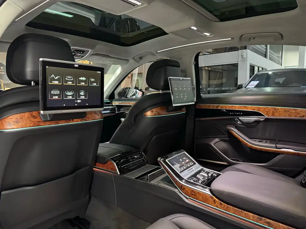 Audi A8 — фото 10
