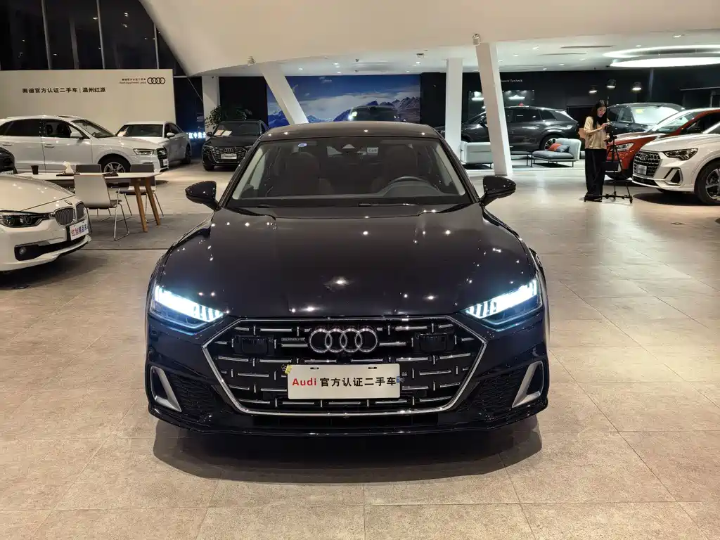 Audi A7L — фото 2