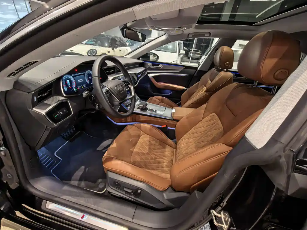Audi A7L — фото 6