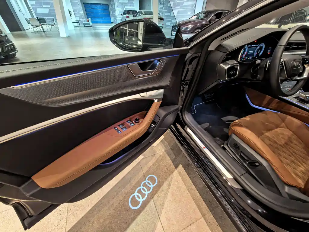 Audi A7L — фото 7