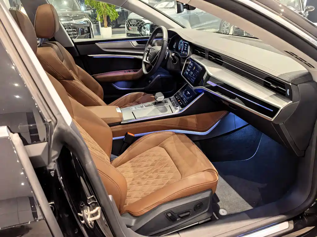 Audi A7L — фото 10