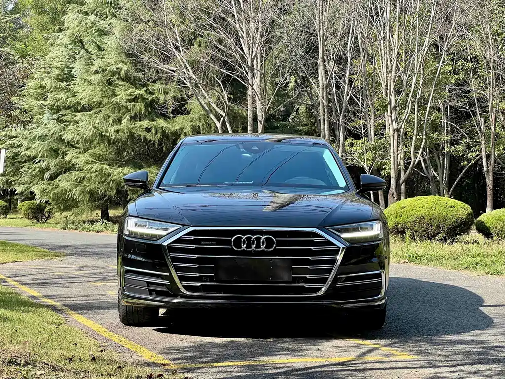 Audi A8 — фото 2