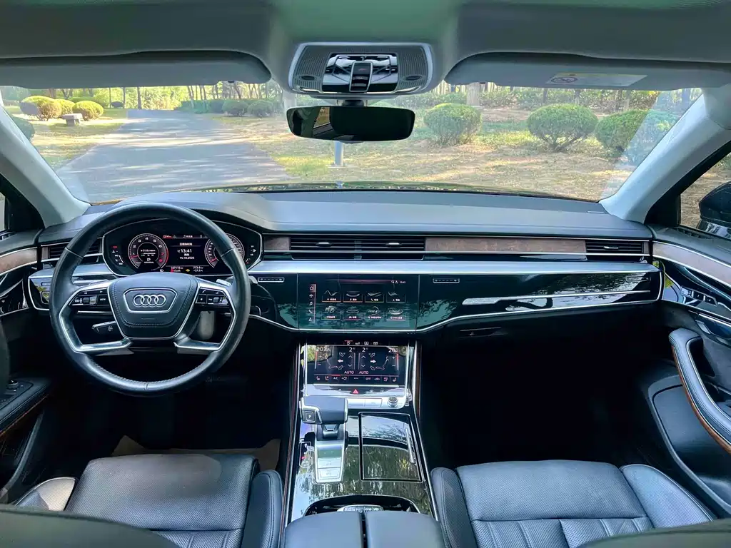 Audi A8 — фото 6