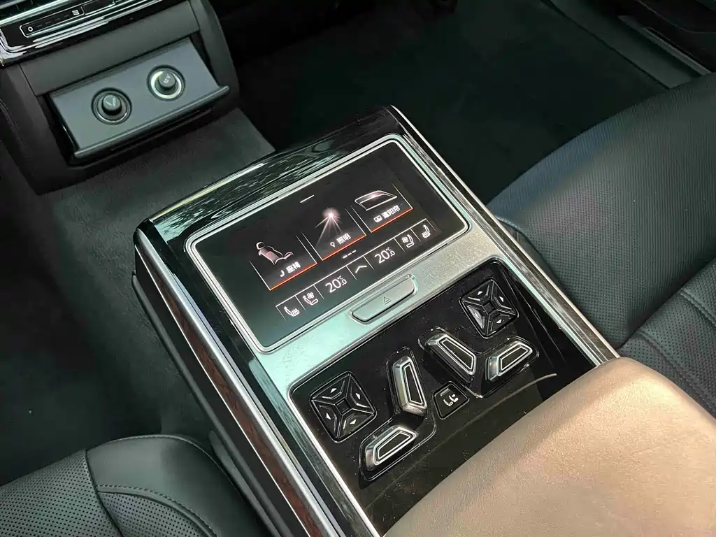 Audi A8 — фото 8