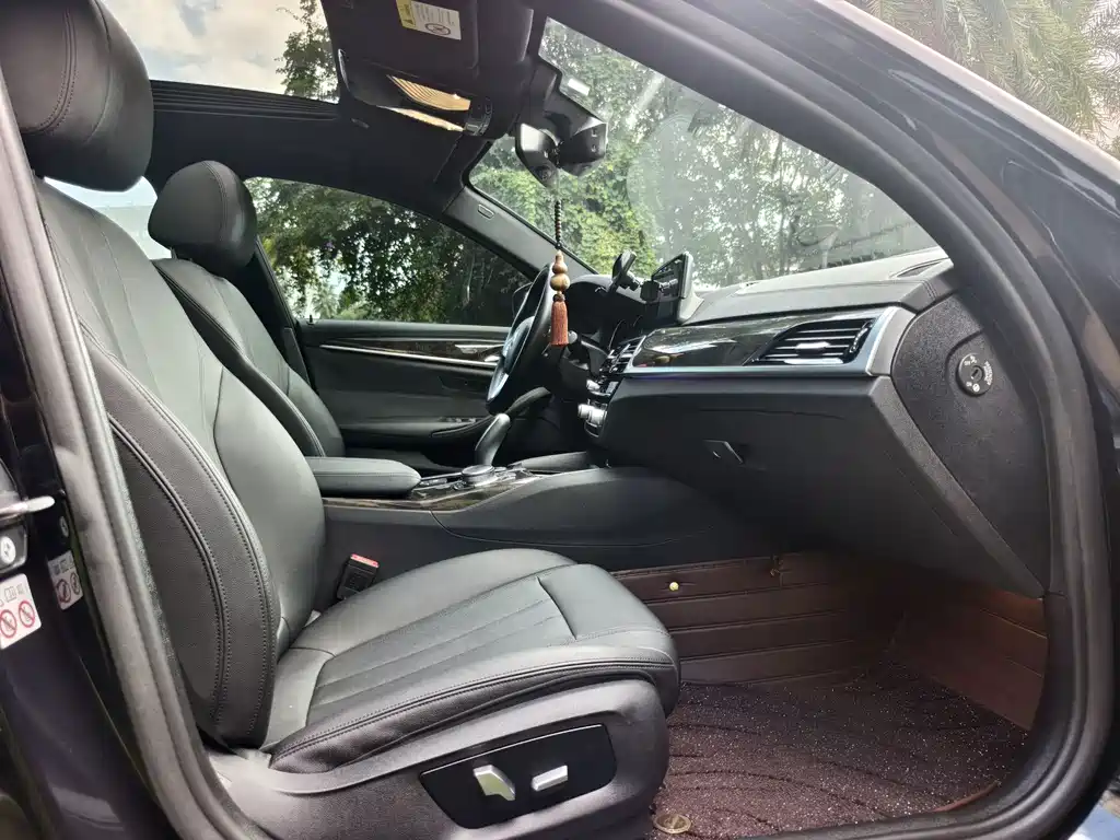BMW 5 Series — фото 11