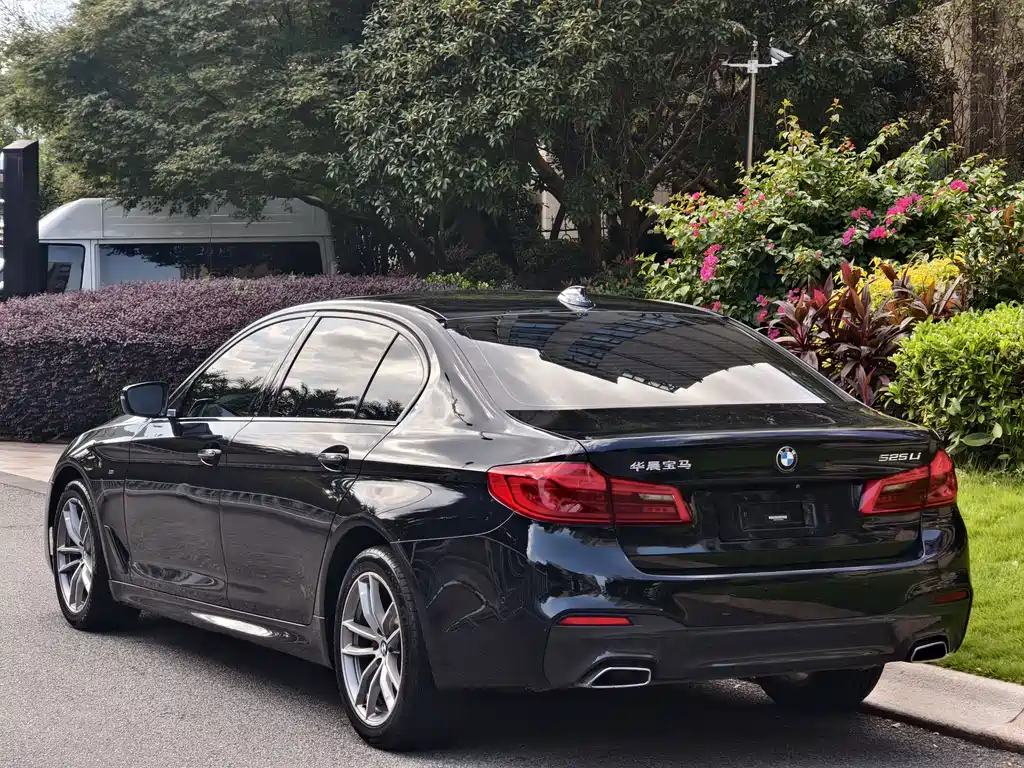 BMW 5 Series — фото 5