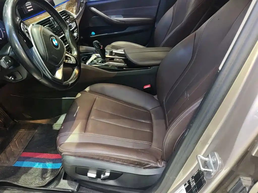 BMW 5 Series — фото 14