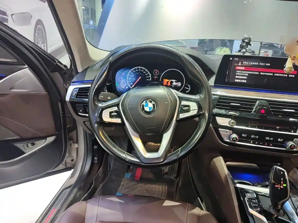 BMW 5 Series — фото 10