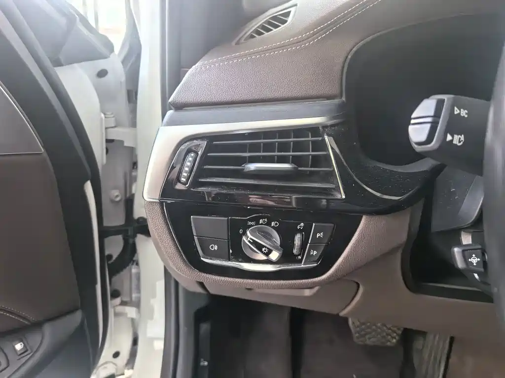 BMW 5 Series New Energy — фото 14