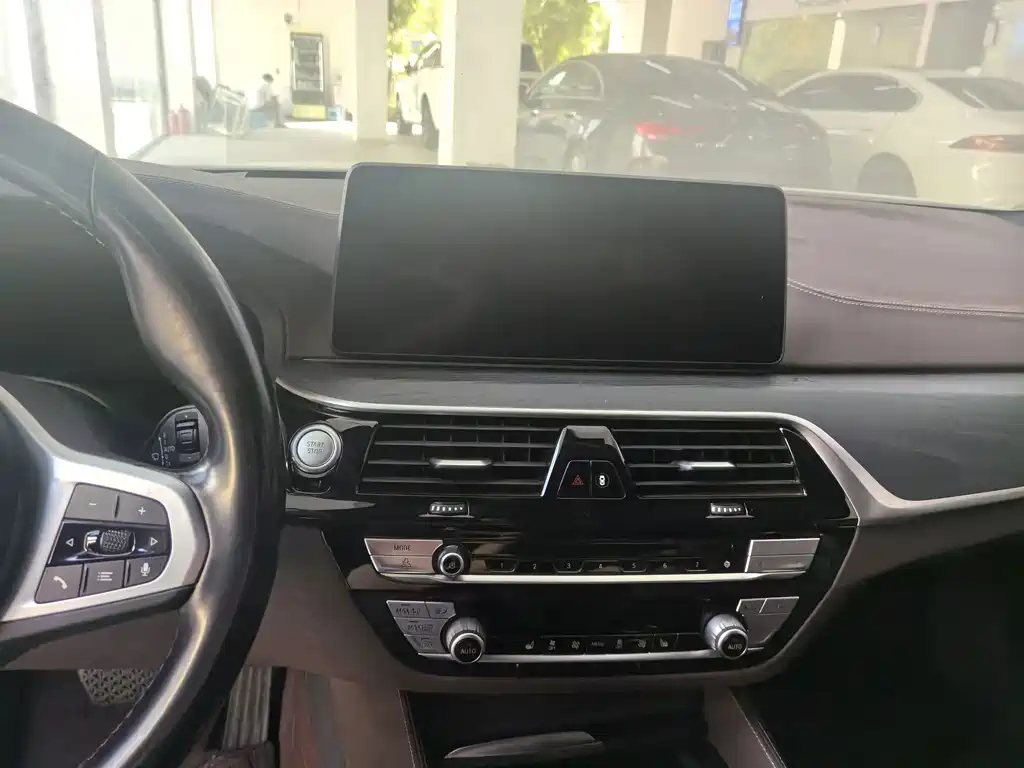 BMW 5 Series New Energy — фото 18