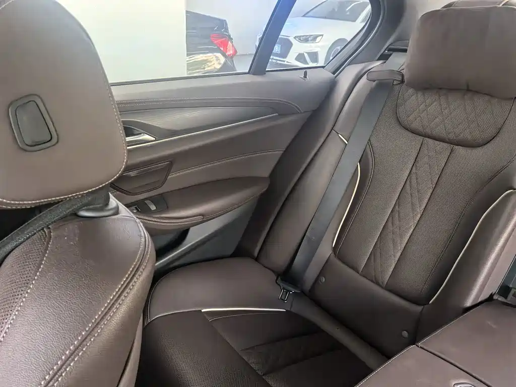 BMW 5 Series New Energy — фото 23