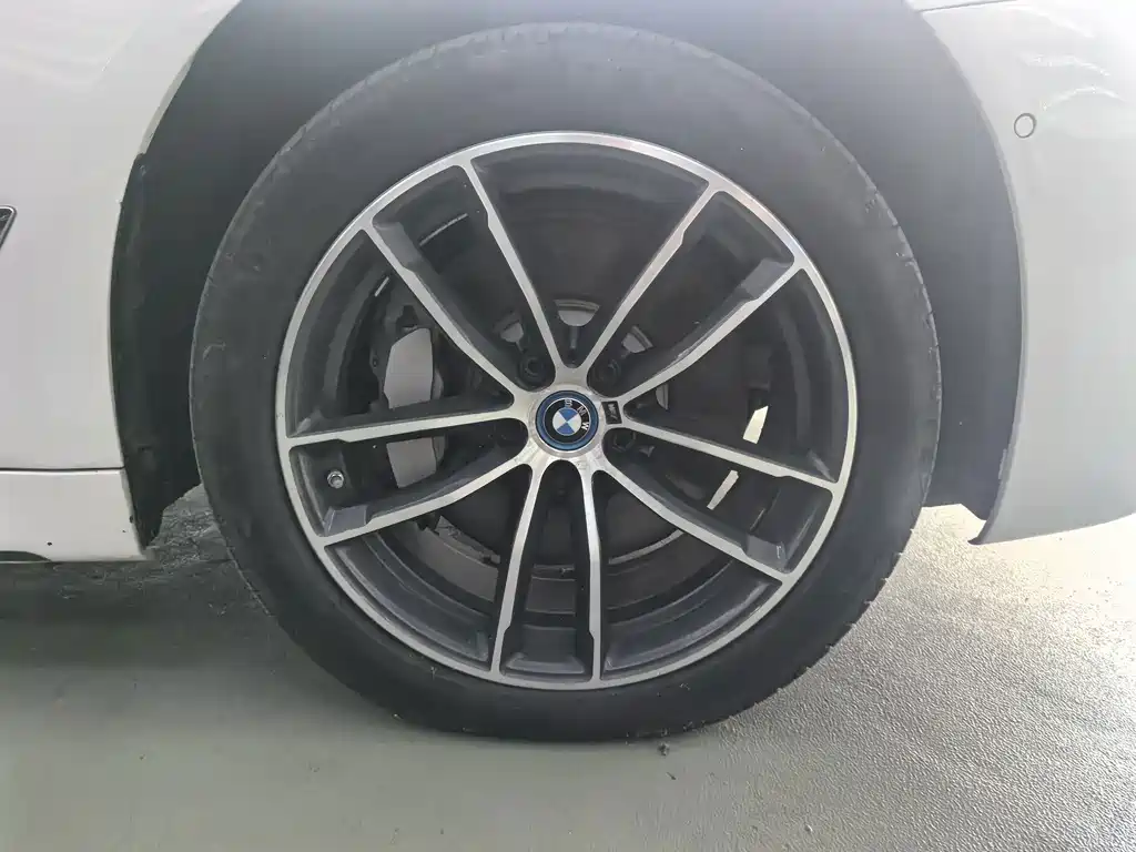 BMW 5 Series New Energy — фото 8