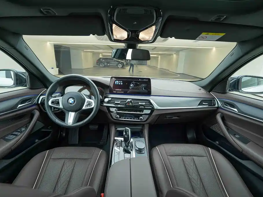 BMW 5 Series — фото 17