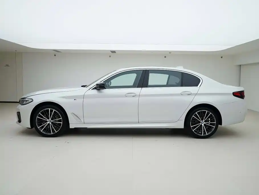 BMW 5 Series — фото 3