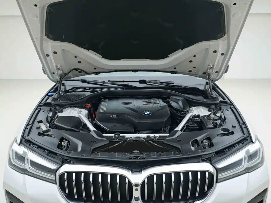 BMW 5 Series — фото 6