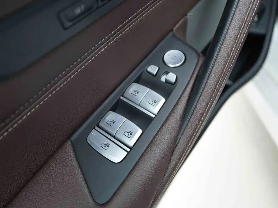 BMW 5 Series — фото 10