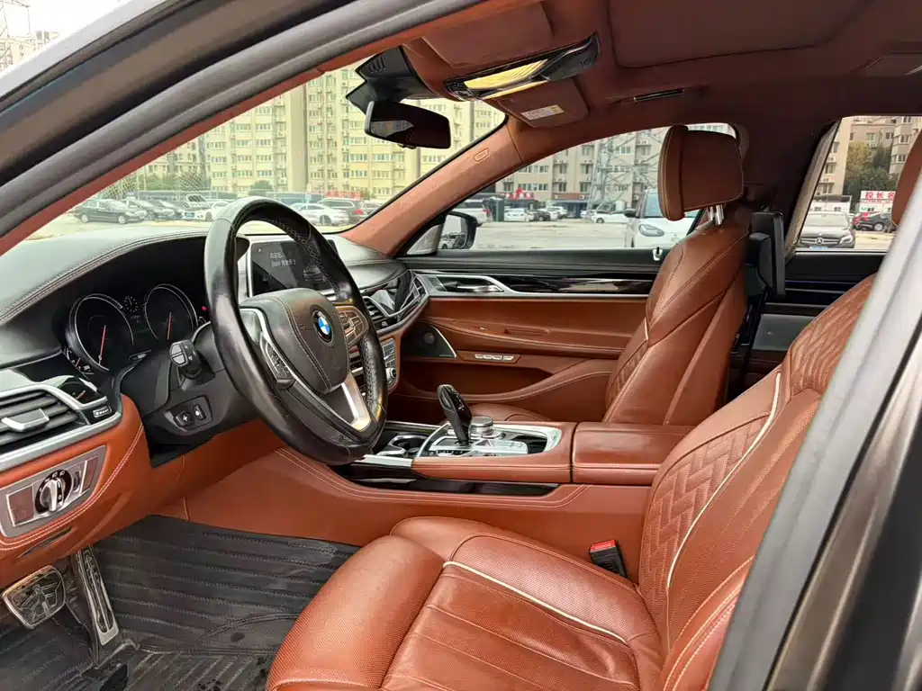 BMW 7 Series — фото 4
