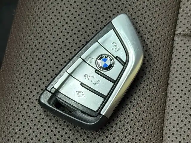 BMW 5 Series — фото 6